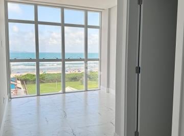 Apartamento · 82m² · 2 Quartos · 2 Vagas · Apartamento frente mar com dois quartos no Mariscal em Bombinhas SC