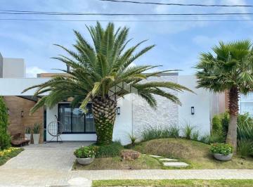 Casa · 220m² · 3 Quartos · 2 Vagas · Casa 3 dormitórios, 1 suíte individual e 2 americanas, mobiliada e decorada, térrea com piscina no c