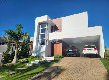 Casa · 230m² · 3 Quartos · 2 Vagas · Casa mobiliada em condomínio fechado com 3 dormitórios
