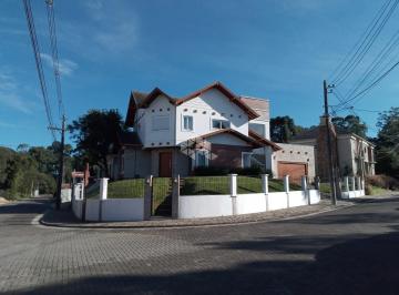 Casa · 250m² · 4 Quartos · 2 Vagas · Casa 4 dormitórios a venda em Gramado