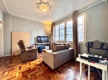 Apartamento · 64m² · 2 Quartos · Apartamento com dois quartos, em andar alto, no Centro Histórico