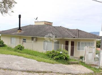 Casa · 250m² · 3 Quartos · 5 Vagas · Casa Residencial no Bairro Ponta de Baixo.
