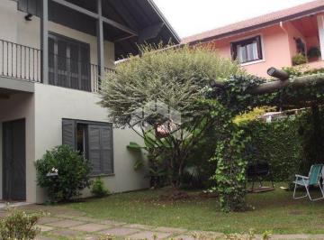 Casa · 179m² · 5 Quartos · 1 Vaga · Casa a venda de 5 dormitórios mais banheiro social, localizada a poucos minutos da Rua Coberta de Gr