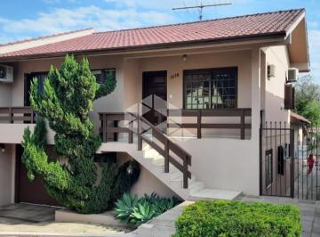Casa · 230m² · 3 Quartos · 2 Vagas · Amplo Imóvel