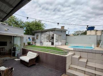 Casa · 280m² · 3 Quartos · 2 Vagas · Casa 3 dormitórios, sendo 2 suítes, 4 banheiros ,3 vagas de garagem, espaço gourmet com piscina