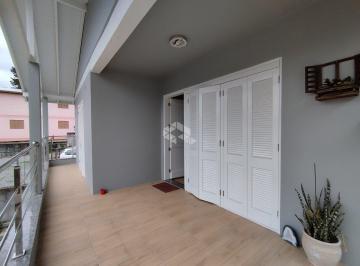 Casa · 160m² · 3 Quartos · 2 Vagas · Casa em amplo terreno com 3 dormitórios, sendo 1 suite e 2 vagas de garagem