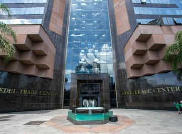 Comercial · 35m² · 1 Vaga · Sala comercial com 34,73m² no edifício Edel Trade Center.