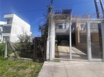Casa · 174m² · 3 Quartos · 2 Vagas · Casa 3 dormitórios, suite master, Piscina e 2vagas