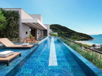 Casa · 306m² · 3 Quartos · 3 Vagas · Casa em Condomínio com 03 suítes, proximo da Quatro Ilhas, em Bombinhas- SC