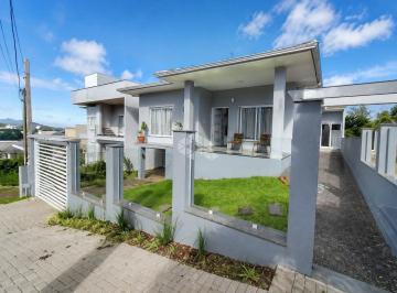 Casa · 229m² · 2 Quartos · 3 Vagas · Excelente imóvel no loteamento Carolina