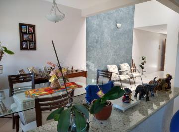 Casa · 135m² · 3 Quartos · 1 Vaga · Casa 3 dormitórios, 1 suite, 1 vagas, edícula com churrasqueira e piscina. Bairr