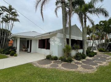 Casa · 167m² · 3 Quartos · 2 Vagas · Casa 03quartos/dormitórios/suíte, piscina e 02 vagas/box em Xangrilá!
