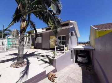 Casa · 150m² · 2 Quartos · 3 Vagas · Casa com patio.