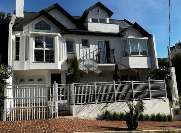 Casa · 340m² · 3 Quartos · 2 Vagas · Casa de 3 dormitórios no Higienópolis, Santa Cruz do Sul.