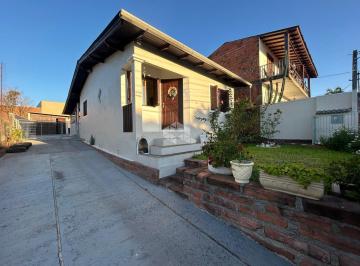 Casa · 137m² · 2 Quartos · 2 Vagas · Casa de 2 dormitórios no Bairro Senai!