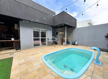 Casa · 200m² · 3 Quartos · 2 Vagas · Sobrado semi mobiliado, com 3 dormitórios, sendo duas suítes, 2 banheiros, 200m² privativos, 02 vaga