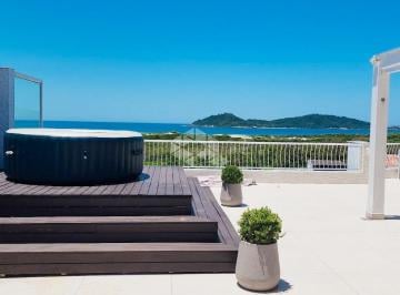 Apartamento · 340m² · 3 Quartos · 2 Vagas · Cobertura com 3 dormitórios à venda de frente para o Mar na Praia do Campeche - Florianópolis/SC