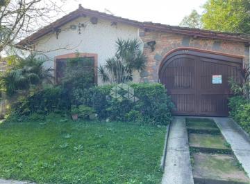 Casa · 180m² · 3 Quartos · 3 Vagas · Casa em Ipanema com amplo pátio e a duas quadras da Orla do Guaíba, próx.Santuário N Sra Aparecida