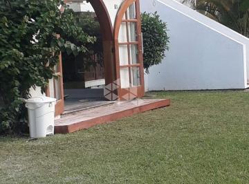 vista de fora · Casa 2 dormitórios com 1 suíte na Praia Brava