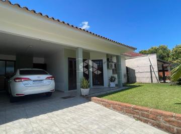 Casa · 182m² · 3 Quartos · 2 Vagas · Casa semimobiliada no centro de Vera Cruz com terreno amplo!