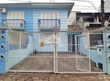 Casa · 99m² · 3 Quartos · 2 Vagas · Casa com 3 dormitórios, 1 suíte e 2 vagas no Jardim Itú em Porto Alegre-RS!