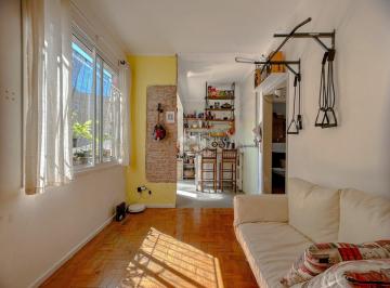 Apartamento · 52m² · 2 Quartos · Apartamento dois dormitórios na Cidade Baixa