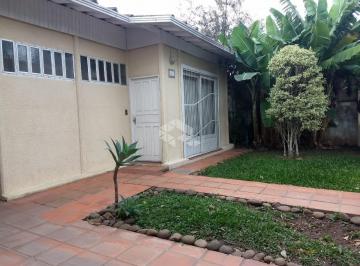 Casa · 112m² · 3 Quartos · 2 Vagas · Terreno comercial.