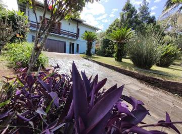 Casa · 229m² · 4 Quartos · 2 Vagas · Excelente imóvel em amplo terreno