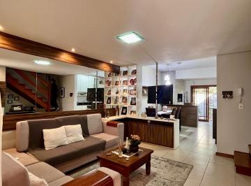 Casa · 200m² · 3 Quartos · 2 Vagas · Casa em condomínio com três quartos, no bairro Ipanema