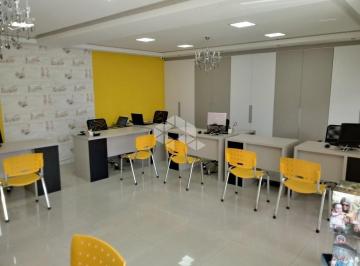 Comercial · 61m² · Sala comercial com 61m² no Centro de Caxias do Sul com vista para Praça Rui Barbosa.