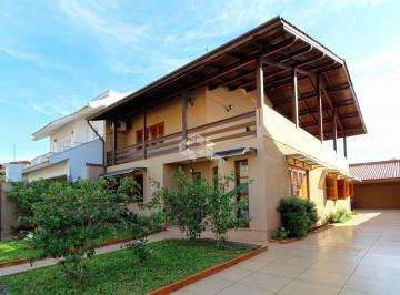 Casa · 252m² · 4 Quartos · 2 Vagas · Casa de 252m², com 4 quartos, 3 banheiros e 2 vagas no bairro Moinhos de Vento