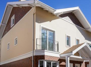 Casa · 109m² · 2 Quartos · 1 Vaga · Casa 2 suítes, 108m², no Bairro Mato Queimado, em Gramado