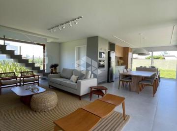 Casa · 341m² · 5 Quartos · 4 Vagas · Sobrado 5 suítes, sendo 1 master com closet, totalmente mobiliada e decorada, deck com piscina e vag