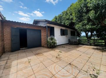 Casa · 68m² · 3 Quartos · 1 Vaga · Casa mista com 68m², 3 dormitórios, sala, 1 banheiro, garagem com churrasqqueira
