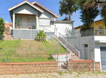 Casa · 190m² · 3 Quartos · 2 Vagas · Casa ampla com 160m², totalmente reformada e pronta para morar!