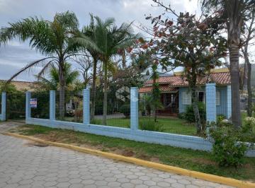 Casa · 128m² · 2 Quartos · Vende casa em Garopaba, no bairro Ambrósio, próxima ao Loteamento Quinta dos Açores,.
