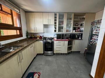 Casa · 154m² · 3 Quartos · 1 Vaga · Casa em Condomínio, 3 dormitórios, sendo 1 suíte, churrasqueira, lareira e garagem fechada