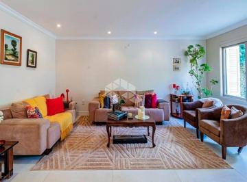 Casa · 300m² · 3 Quartos · 2 Vagas · Casa com 3 dormitórios e amplo patio arborizado com piscina no Bairro Vila Assunção