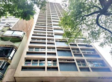 253fcd31-dd06-48f7-95e9-6d0eb2b3662a · Kitnet em andar alto