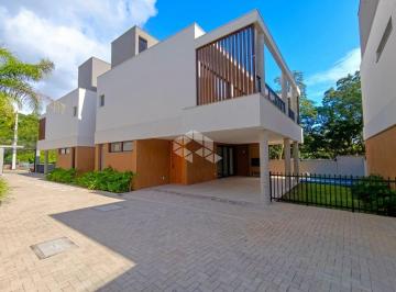 Casa · 261m² · 3 Quartos · 2 Vagas · Casa residencial com 3 suítes em condomínio fechado no Bairro Cacupé, Florianópolis-SC