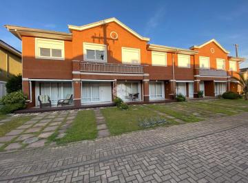 Photo 1 · Ampla casa com 4 dormitórios em condomínio fechado