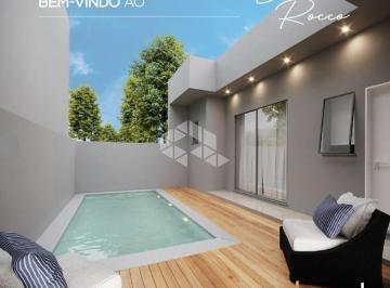 Casa · 143m² · 3 Quartos · 2 Vagas · Casa de 2 dormitórios, sendo 1 suíte, garagem coberta, espaço social com piscina . Bairro Bela Vista