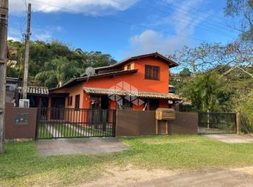 Casa · 170m² · 4 Quartos · 2 Vagas · Residencial Oliveira - 2 casas geminadas a 600 m da Praia, para até 14 pessoas