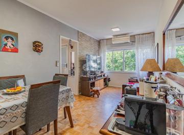 Apartamento · 57m² · 2 Quartos · Amplo Apartamento 2 quartos bairro Floresta em Porto Alegre.