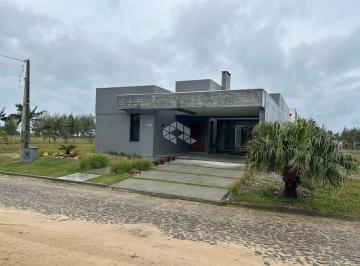Casa · 184m² · 3 Quartos · 2 Vagas · Oportunidade Imperdível! Casa Nova a Poucos Passos do Mar em Balneário Gaivotas - SC