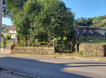Casa · 42m² · 2 Quartos · 1 Vaga · Casa com terreno espaçoso em área rural, totalmente cercada, oferecendo muita pr