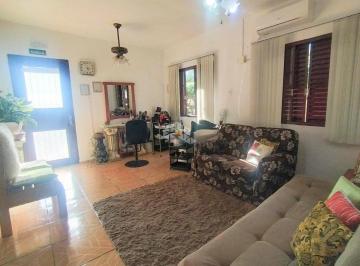 Casa · 85m² · 3 Quartos · 2 Vagas · Casa Ampla de 3 dormitórios sendo 1 suíte. Garagem coberta 2 carros. Pátio frent