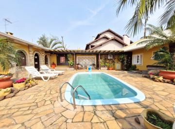 Casa · 210m² · 3 Quartos · 2 Vagas · Casa térrea com 210m², 3 Dormitórios/quartos sendo 1 suíte no Bairro Moinhos de Vento, canoas