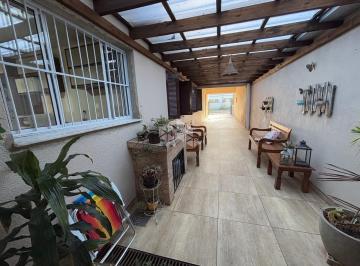 Casa · 160m² · 3 Quartos · 2 Vagas · CASA 3 DOMITÓRIOS CENTRO GRAVATAÍ COM PÁTIO E GARAGEM PRA 2 CARROS