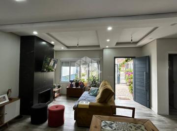Casa · 170m² · 4 Quartos · 2 Vagas · Casa com 4 quartos , semi mobiliada, com duas vagas, na Chacara das Pedras
